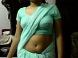 Hot Indian Girl In Saree Seducing