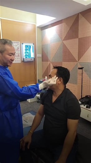 CLM Tit Tar Adjustment at Pavillion Premium Branch Bukit Jalil for Spondylosis Neck and Lower Back Problems 💚👍🏼💯💪🙏😘👌🏻❤🇲🇾 For private/Corporate Event,Exchange Program Event, Ambassador Health Seminar,kindly WhatsApp CLM Holding: https://wa.me/60163491368 https://direct.me/cl328 Subscribe and Like my YouTube Channel: https://www.youtube.com/channel/UCVIyLFP0s1csVq2h5jIj4VA #Masterchrisleong #bonesetting #tittar #tabibtulang #clm #clmethod #pavilion #midvalley #datochris #sripetaling #Am