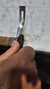 896 reactions · 19 shares | First, you put the blade in safely, look ma, no cuts. Then you remove it safely, with no cuts. It takes a few nasty cuts to your fingers before you realise there's got to be a better way. Simple block of steel, screwed to my work bench to help me change blades on my safety sciver. Safety first. Happy days. #blades #leather #saddler #tips #tricks #share #knowledge | David Earle Custom Saddles, gun belts and holsters | Facebook