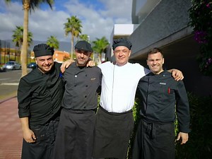 Un hotel de lujo en Tenerife sur no sería nada sin las personas que lo ponen en pie cada día, ¡nuestro equipo! #BaobabSuites #LifeisSuite #Tenerife #BaobabTeam #Staff | Baobab Suites