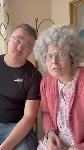 Onko mukavampaa tapaa ku Vienon heleä ääni korvissa aloittaa lauantai…? Arvonta vois olla hyvä lisä ainaski, mutta jotta saat selville että mitä arvotaan, niin kato koko viteo. Osallistut arvontaan kommentoimalla tätä postausta omintakeisella ja persoonallisella tavallasi. Vain yksi voi voittaa! Arvonta suoritetaan SU 1.9. klo 21:00 jälkeen, eli kaikki sitä ennen heitetyt kommentit otetaan huomioon. Voittajalle ilmoitetaan henkilökohtaisesti. Tehkää ny niinku pittää… ”Liha ei väsy! Soutakaa!” -M