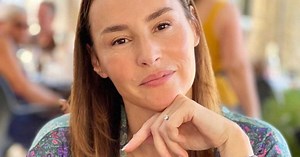 PHOTO Vanessa Demouy : à 49 ans, elle porte un jean taille basse que l'on n'avait pas vu depuis longtemps