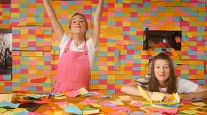 Les Frangines croulent sous les post-it dans « Notes »