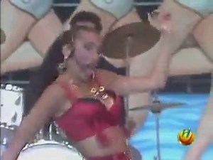 braless singer sabrina salerno