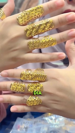 Cincin stanping yang ringan dan kebar menjadi pilihan hukan Februari di Kedai Emas Perling #kedaiemastrending2024 #kedaiemasviral2024 #kedaiemasperling #emasviral #kedaiemasjohorbahru | KEDAI EMAS Perling