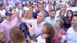 Pide Miyuli acompañar a PepeYu a abrir las puertas del Palacio de...