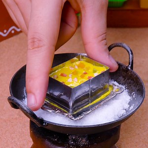 Mini Victoria Sponge Cakes Recipe | Teeny Cakes