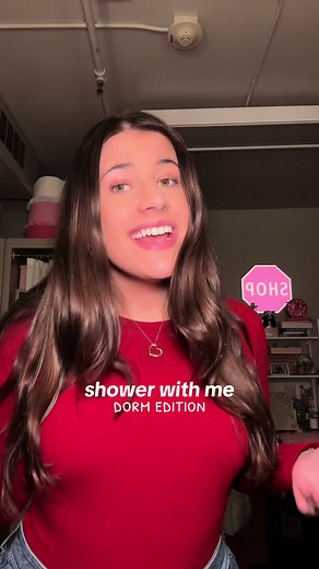 communal showers 😍🚿 #dormlife #collegestudent #collegegirl #showeroutine #freshman