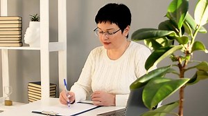 Female Psychologist Conducts Consultation Stock Footage Video (100% Royalty-free) 1085586296 | Shutterstock