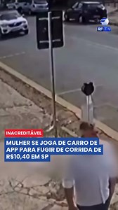 🚨 INACREDITÁVEL: Mulher se joga de carro de app para não pagar corrida de R$10,40! ⠀ O caso aconteceu em Itapetininga (SP). A corrida foi solicitada com pagamento em dinheiro, mas ao embarcar, a passageira avisou que não tinha como pagar. ⠀ A motorista então disse que levaria a passageira até a delegacia para resolver a situação. Mas no meio do caminho, a mulher abriu a porta do carro em movimento e se jogou na rua! 😱 ⠀ Ao ser socorrida pela motorista, a passageira ainda declarou: "Ah, eu quer
