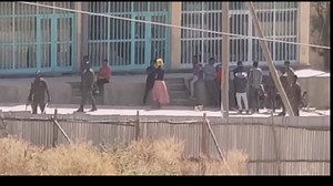 20K views · 680 reactions | የኢትዮጵያ መከላከያ ወታደሮች በዓድዋ ከተማ በጠራራ ፀሀይ ወጣቶችን እየሰበሰቡ ሲገድሉ። ለአለም አቀፍ ሚዲያዎች አጋሩ። | Digital Woyane - ድጅታል ወያነ | Facebook