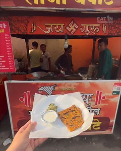 Pune Famous Dhapate at Shivaji Nagar Pune | Authentic Maharashtrian Thalipeeth recipe | Karan Thakkar