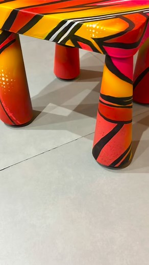 P’tit custom de fauteuil IKEA pour enfants. Comment faire du beau avec du vieux qui traînent dans ton bazar 😜❤️. . #custom #ıkea #ikeahacks #graffiti #spray #colorful #rose #miamone #ideecadeaunoel | miamone