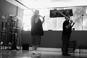 20 reactions | Sifu Lai ensinando bastão do Wing Chun no Templo Lohan! Luk Dim Bun Gwan (simplified Chinese: 六点半棍; traditional Chinese: 六點半棍; Cantonese Yale: Luhk Dím Bun Gwan; pinyin: Liù Diǎn Bàn Gùn; literally: "Six and A Half Point Pole") | Templo Lohan | Facebook