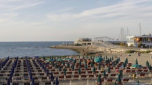 Italien: Angst vor leeren Stränden - das Maßband bestimmt das Strand-Erlebnis