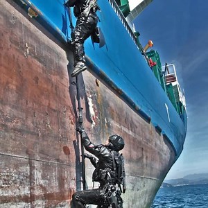 Discover the superior diving equipment used by the best Italian🇮🇹 and European🇪🇺 Military Special Forces 🌑. Made in Italy in DiveSystem. | DiveSystem