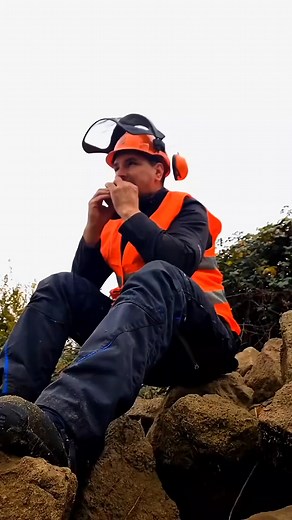 22K views · 339 reactions | Dacă aș putea sta de vorbă cu viața, i-aș cere să mă lase să o iau de la capăt, dar cu mintea de acum. I-aș spune să-mi dea și încercări duble, nu ar mai conta, pentru că azi știu cum să le duc.珞 #oamenisimpli | Emanuel Lilea | Facebook