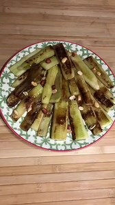 Je vous conseille de tester le concombre 🥒 chaud c’est succulent !! Qui va oser tester ?? 😀 #concombres #cucumber #recetterapide #cuisinemaison | Les petites idées culinaires de Chris Andco