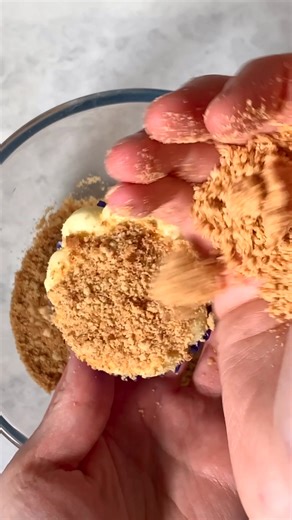 Building sandcastle cupcakes this summer! 😍 | Twisted