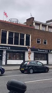 Man pushes woman off roof of his car after she randomly started trampling all over it 🤷‍♂️😵‍💫 | Mensa Dee