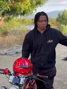 Esta chica Juega con el trabajo de los demás. | RomiOné