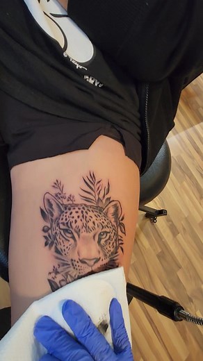 Closing out the night. 817-449-8859 to book. | Crimson Spade Tattoo