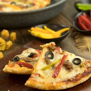 629K views · 1.9K shares | Perfect pizza on pan with smoky beef topping. Give this scrumptious pizza a try and do share your feedback. Written Recipe: https://youtu.be/s59_tKMkLjE Download Mobile App: goo.gl/tXAXi4 #PanPizza #SmokedBeefPizza #SooperChef | SuperChef | Facebook