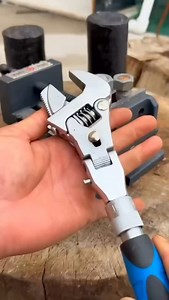 Link in bio 👈 Versatile and powerful! 🔧 This 5-in-1 ratcheting wrench features a 180° rotating head and adjustable torque – perfect for any maintenance task. | tech_inventions