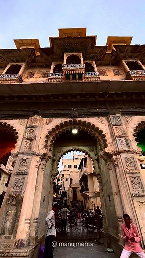 A picturesque view of Gangaur Ghat, where ancient history meets the serenity of the present🥹💘 #ub #udaipurblog #udaipur #udaipurcity #gangaurghat #gangaurghatudaipur #cityoflakes #udaipurlakecity | UdaipurBlog