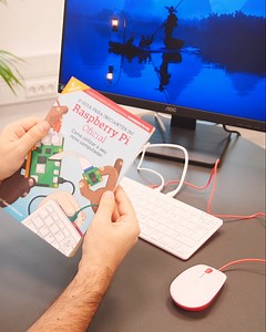 5.6K views · 34 reactions | Será um rato?!  Ou um teclado?! ⌨️ ... É o Raspberry PI 400! 隸‍♂️ #raspberry #raspberrypi #raspberrypi400 #microcomputer #microcomputers #keyboard #keyboard | mauser.pt | Facebook