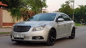 " Tài chính hơn 200 triệu mua xe gì số tự động ? " Tham khảo ngay Daewoo Lacetti CDX 2009 Giá bán : 2xx triệu ( có thương lượng ) Hotline : 0355.839.836 - 0833.369.963 Thông số kỹ thuật : - Xuất xứ : Hàn Quốc - Hộp số / Động cơ : AT 1.6 - Số chỗ ngồi : 5 - Lốp / Mâm : lốp còn mới , mâm 16 inch - Hệ thống phanh : đĩa, abs - Hệ thống đèn : halogen - Túi khí an toàn : 2 - Điều hoà : tự động - Hệ thống giải trí : CD âm thanh 4 loa, kết nối usb aux. - Chức năng khác: khởi động start/stop, sấy ghế, vô