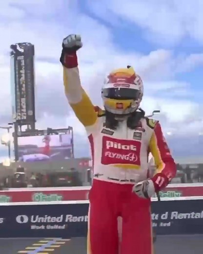 18 years old. A high school senior. #NASCAR Xfinity winner Sammy Smith!