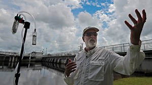 How much algae toxin is in the air? Sniffing device aims to arm residents with knowledge