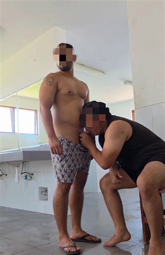📽Sin miedo al éxito 🙌 Se la chupe en las duchas 😍Que rico morbo el saber que alguien pueda vernos 🤑😍👧Disfruta del encuentro completo en mi Canal de Telegram Privado, Promocion de Acceso ✔️❗️S/. 20.00 soles hasta Medianoche 👉🏻https://t.co/9J637btMga