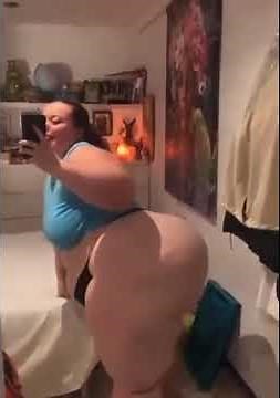 Perfect SSBBW Flaunting her HUGE BOOTY 🍑
