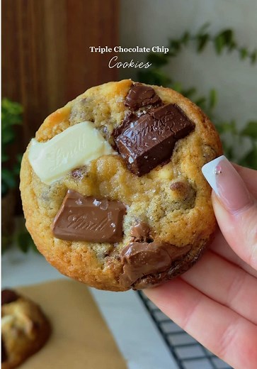 Delicious Triple Chocolate Chip Cookies Recipe