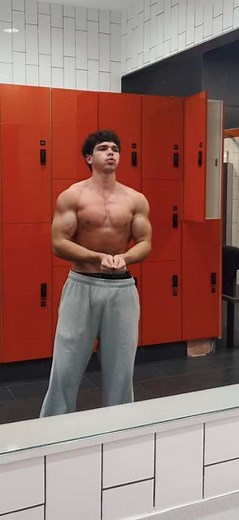 Bench Press 135 Reaction: When Your Bro Interrupts