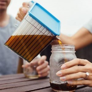 33K views · 51 reactions | We’re obsessed with this beverage cooler 流☕️ Buy one here: https://fave.co/2X3qqEN Our team is dedicated to finding and telling you more about the products and deals we love. If you love them too and decide to purchase through the links below, we may receive a commission. Pricing and availability are subject to change. | In The Know | Facebook