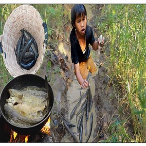 2K views · 29 reactions | Found pick red apple in forest- Mother cooking squid hot spicy chili for lunch eat with daughter #cooking #food #foodie #philippines #instafood #instagood #foodgasm #yummy #foodphotography #eat #travel #delicious #foodstagram #pinoyfood #love #hungry #pasta #photooftheday #nomnom #igers #manila #instadaily #itsmorefuninthephilippines #picoftheday #photography #follow #wheninmanila #pastamaking #foodlover #foodmnlstudios | CHEF GIRL | Facebook
