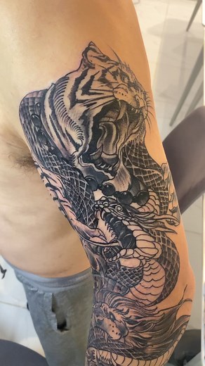 #tigertattoodesign #liontattoodesign #snaketattoodesign #tattoobybenjietv #walkingstreet | Tattoo by Benjie'