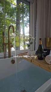 🛁 Nature’s spa day, anyone? Our clawfoot tub with a view, private outdoor shower and romantic outdoor spaces bring you and your person closer to nature. 📍 Calhoun, TN Hiwassee River Retreat #WeekendGetaway #TinyRetreat #AirbnbExperience #WanderlustCabin #StayHereNext #UniqueStays #TravelInspo #CozyCabin | Hiwassee River Retreat