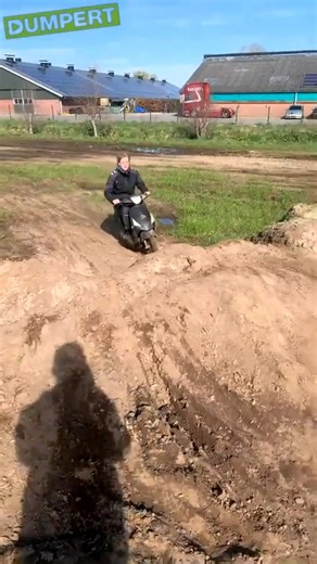 219K views · 1.5K reactions | Stuntpiloot op de scooter | dumpert.nl | Facebook