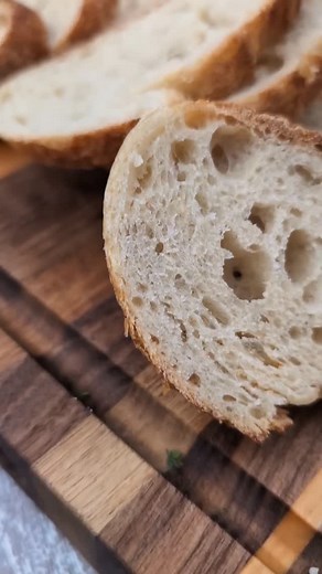 Nothing beats the sweet, briny perfection of PEI mussels from Canadian waters! 🌊✨ These beauties are swimming in a bright lemon wine sauce that's absolutely divine – perfect for soaking up with crusty bread. Fresh from @pei_socialshell and showcasing the incredible seafood bounty from @canadasfoodisland, this dish is pure coastal magic in a bowl. The tender, plump mussels paired with that aromatic sauce? Chef's kiss 👨‍🍳 There's something special about PEI mussels – their sweetness and quality