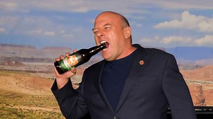 Budapestre látogatott a Breaking Bad egyik sztárja, még a tüntetőkkel is találkozott