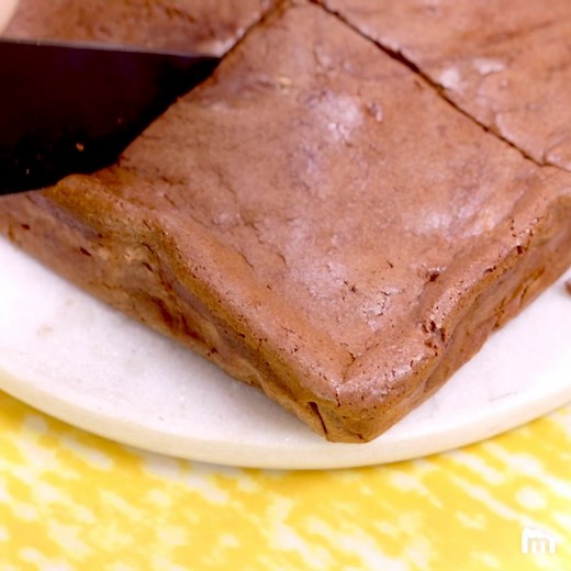 Un gâteau à réaliser avec très peu d'ingrédients ! 👍 La réponse par ici ➡️ http://bit.ly/2FAKB4W | Marmiton