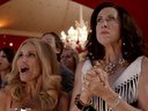 Alexandra Flashes the Crowd! - GCB