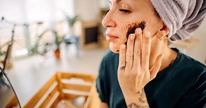 Domowy peeling do twarzy – do cery suchej, normalnej i tłustej. Najlepsze przepisy na domowy peeling
