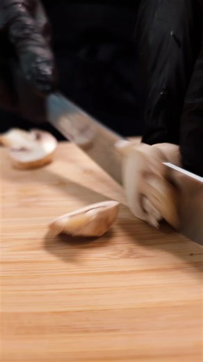 2.7K views | Oplev nydelsen af vores Penne Velvet pasta – en udsøgt blanding af saftigt oksekød,kylling og intens tomatsovs. Smagsgaranti på hvert eneste bid!  | Cafe Velvet | Facebook