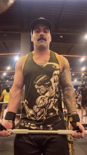 Standing Barbell Curl Tutorial