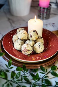 Easy Rava Laddu - Rava Ladoo - Suji Ladoo Recipe. Quick and easy, perfect for any occasion. Save and share this recipe with your sweet-toothed friends! 😋 Get stpe-by-step picture recipe here: https://www.mygingergarlickitchen.com/rava-laddu-rava-ladoo/ #recipes #vegetarian #laddu #ladoo #ravaladoo #sujiladoo #recipes #dessert #sweet #desserttime #dessertlover #dessertideas #semolina #sweet #dessertball #recipeoftheday #mithai #Diwali #diwaliparty #diwali2023 #diwalisweets #mithaibox | My Ginger